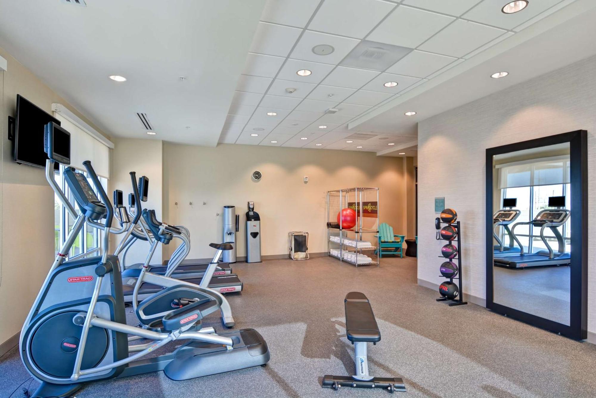Home2 Suites By Hilton Palmdale Exterior photo